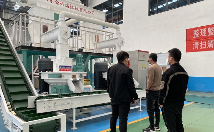 秸稈顆粒機(jī)生產(chǎn)線.jpg 秸稈顆粒機(jī)生產(chǎn)線.jpg