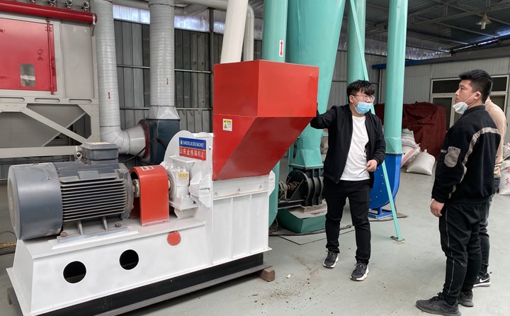 秸稈顆粒機(jī)生產(chǎn)線的粉碎機(jī).jpg 秸稈顆粒機(jī)生產(chǎn)線的粉碎機(jī).jpg