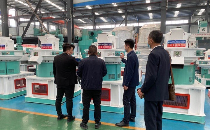 玉米秸稈顆粒機(jī)展廳.jpg 玉米秸稈顆粒機(jī)展廳.jpg