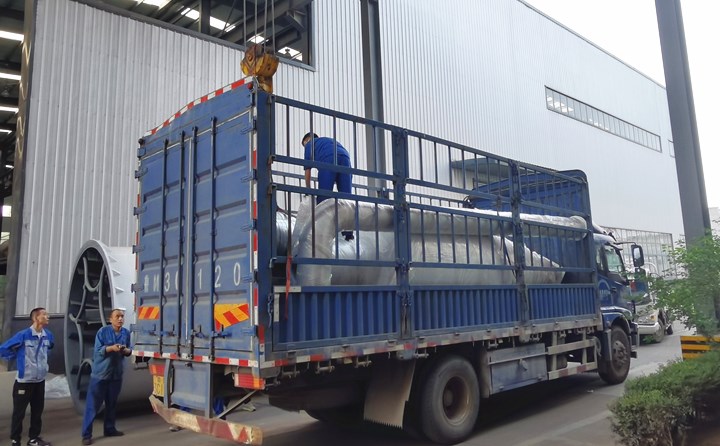 生產(chǎn)線(xiàn)配套設(shè)備裝車(chē)中.jpg 生產(chǎn)線(xiàn)配套設(shè)備裝車(chē)中.jpg