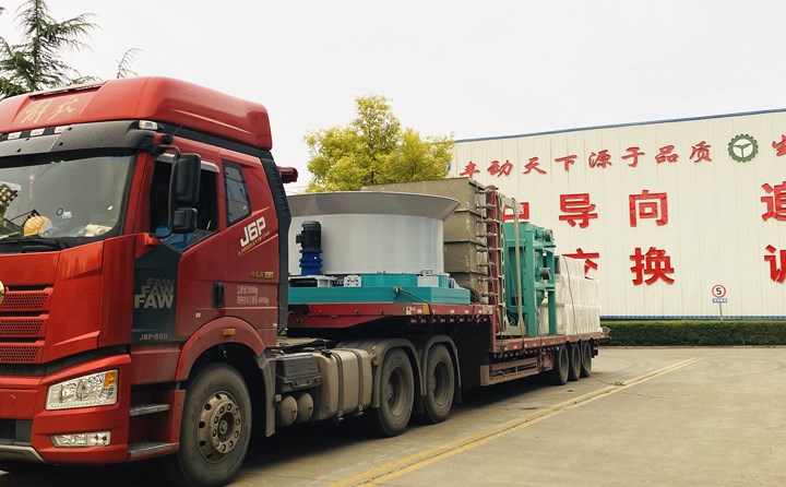 秸稈粉碎破碎一體機(jī)發(fā)往河南.jpg 秸稈粉碎破碎一體機(jī)發(fā)往河南.jpg