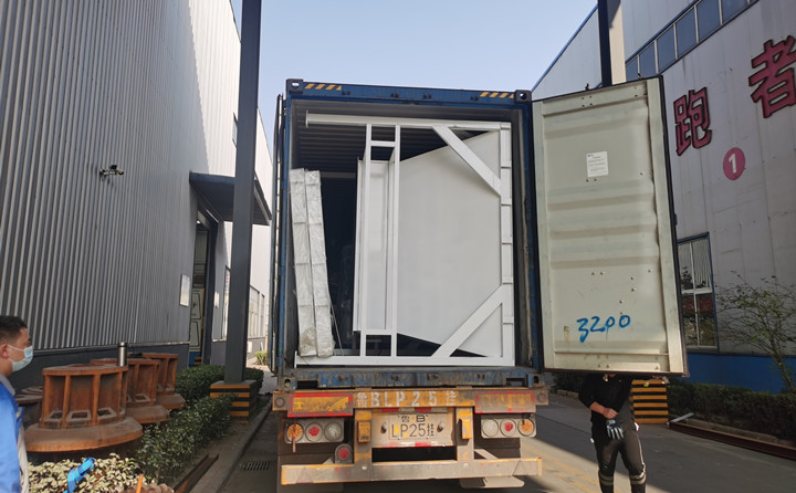 裝車完成準(zhǔn)備發(fā)往烏干達(dá).jpg 裝車完成準(zhǔn)備發(fā)往烏干達(dá).jpg