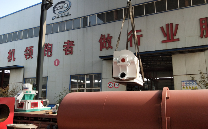 粉碎機(jī)裝車.jpg 粉碎機(jī)裝車.jpg