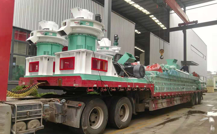 山東木屑顆粒機發(fā)貨日常.jpg 山東木屑顆粒機發(fā)貨日常.jpg