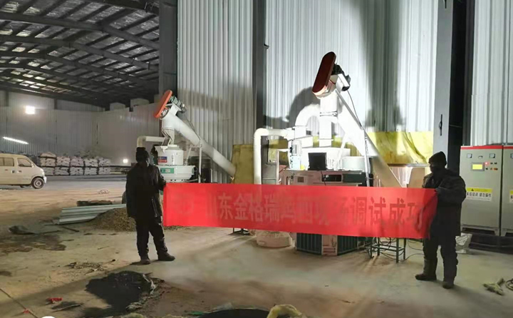 雞西木屑顆粒機(jī)調(diào)試現(xiàn)場.jpg 雞西木屑顆粒機(jī)調(diào)試現(xiàn)場.jpg