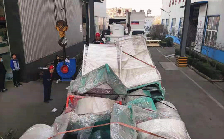 木屑顆粒機發(fā)貨咯.jpg 木屑顆粒機發(fā)貨咯.jpg