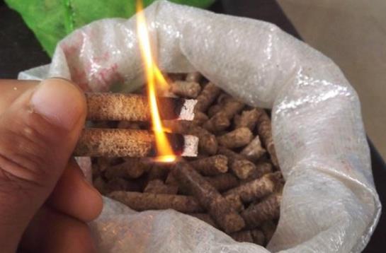 遼寧清潔取暖木屑制粒機(jī)生物質(zhì)燃料.jpg 遼寧清潔取暖木屑制粒機(jī)生物質(zhì)燃料.jpg