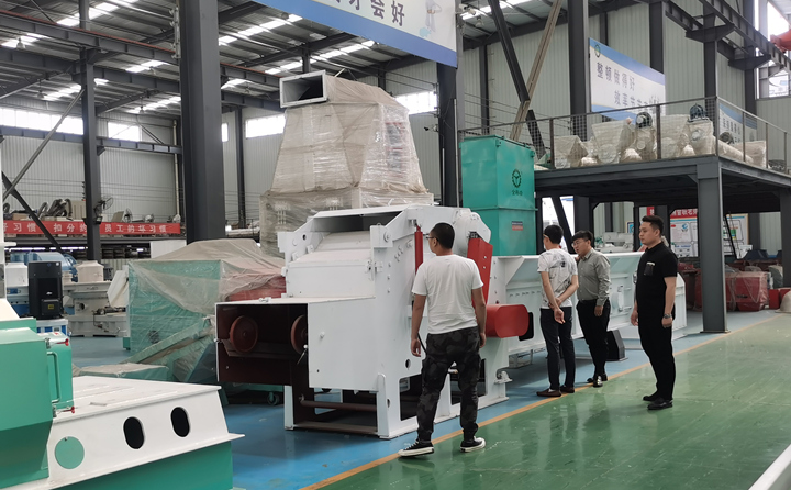 破碎機(jī).jpg 破碎機(jī).jpg