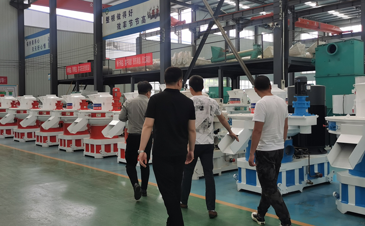 木屑制粒機(jī)設(shè)備.jpg 木屑制粒機(jī)設(shè)備.jpg