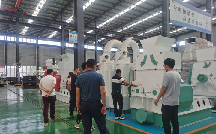 山東金格瑞就迎來(lái)了一批特殊的團(tuán)隊(duì)---大型木屑顆粒機(jī)考察團(tuán).jpg 山東金格瑞就迎來(lái)了一批特殊的團(tuán)隊(duì)---大型木屑顆粒機(jī)考察團(tuán).jpg