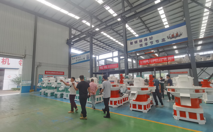 山東金格瑞就迎來(lái)了一批特殊的團(tuán)隊(duì)---大型木屑顆粒機(jī)考察團(tuán).jpg 山東金格瑞就迎來(lái)了一批特殊的團(tuán)隊(duì)---大型木屑顆粒機(jī)考察團(tuán).jpg