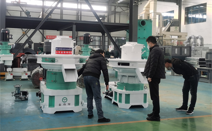 木屑造粒機(jī)展示廳.jpg 木屑造粒機(jī)展示廳.jpg