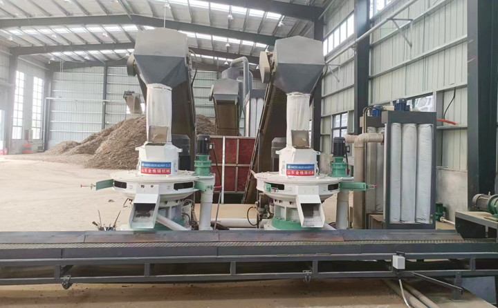 赤峰木屑顆粒機(jī)調(diào)試成功.jpg 赤峰木屑顆粒機(jī)調(diào)試成功.jpg