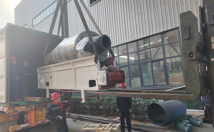 木屑顆粒機(jī)生產(chǎn)線發(fā)往英國(guó)倫敦，這是年產(chǎn)2萬(wàn)噸的顆粒機(jī)生產(chǎn)線設(shè)備.jpg