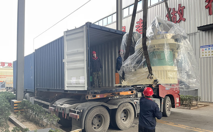 年產(chǎn)5000噸的木屑顆粒機生產(chǎn)線被發(fā)往巴基斯坦.jpg 年產(chǎn)5000噸的木屑顆粒機生產(chǎn)線被發(fā)往巴基斯坦.jpg