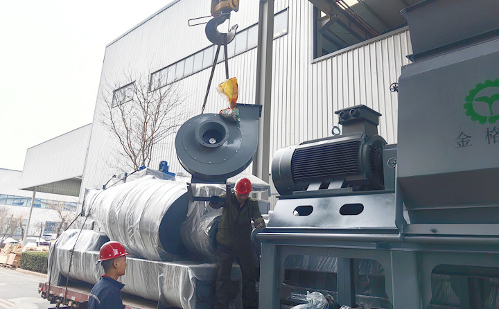 560型木屑顆粒機(jī)裝車發(fā)貨.jpg 560型木屑顆粒機(jī)裝車發(fā)貨.jpg