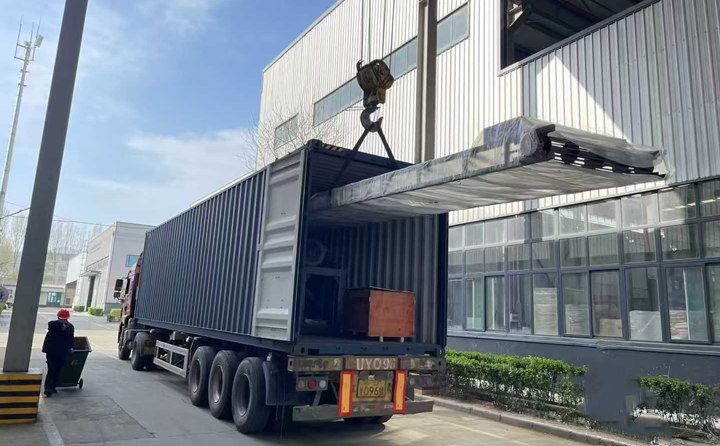 中國制造撕碎機(jī)發(fā)往巴基斯坦.jpg 中國制造撕碎機(jī)發(fā)往巴基斯坦.jpg