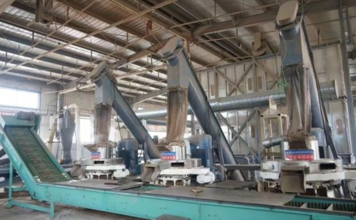 舒蘭生物質(zhì)顆粒現(xiàn)場.jpg 舒蘭生物質(zhì)顆?,F(xiàn)場.jpg